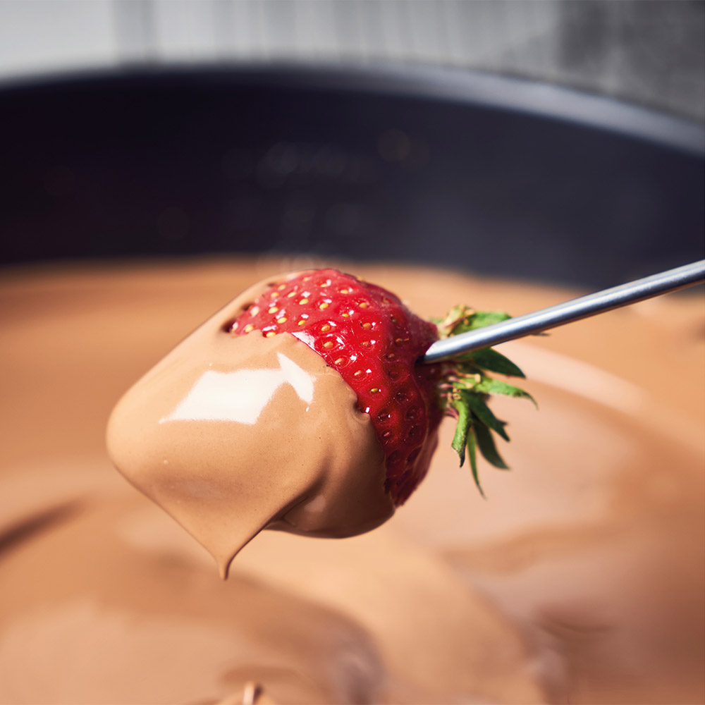 Fondue set for cheese, meat, vegetable and chocolate fondues