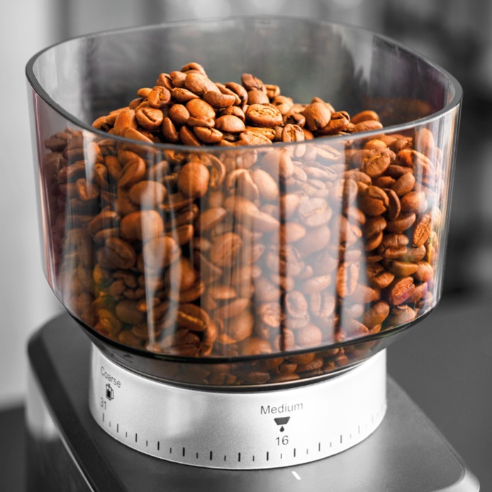 Large capacity - 320 g bean container with aroma protection lid and lock