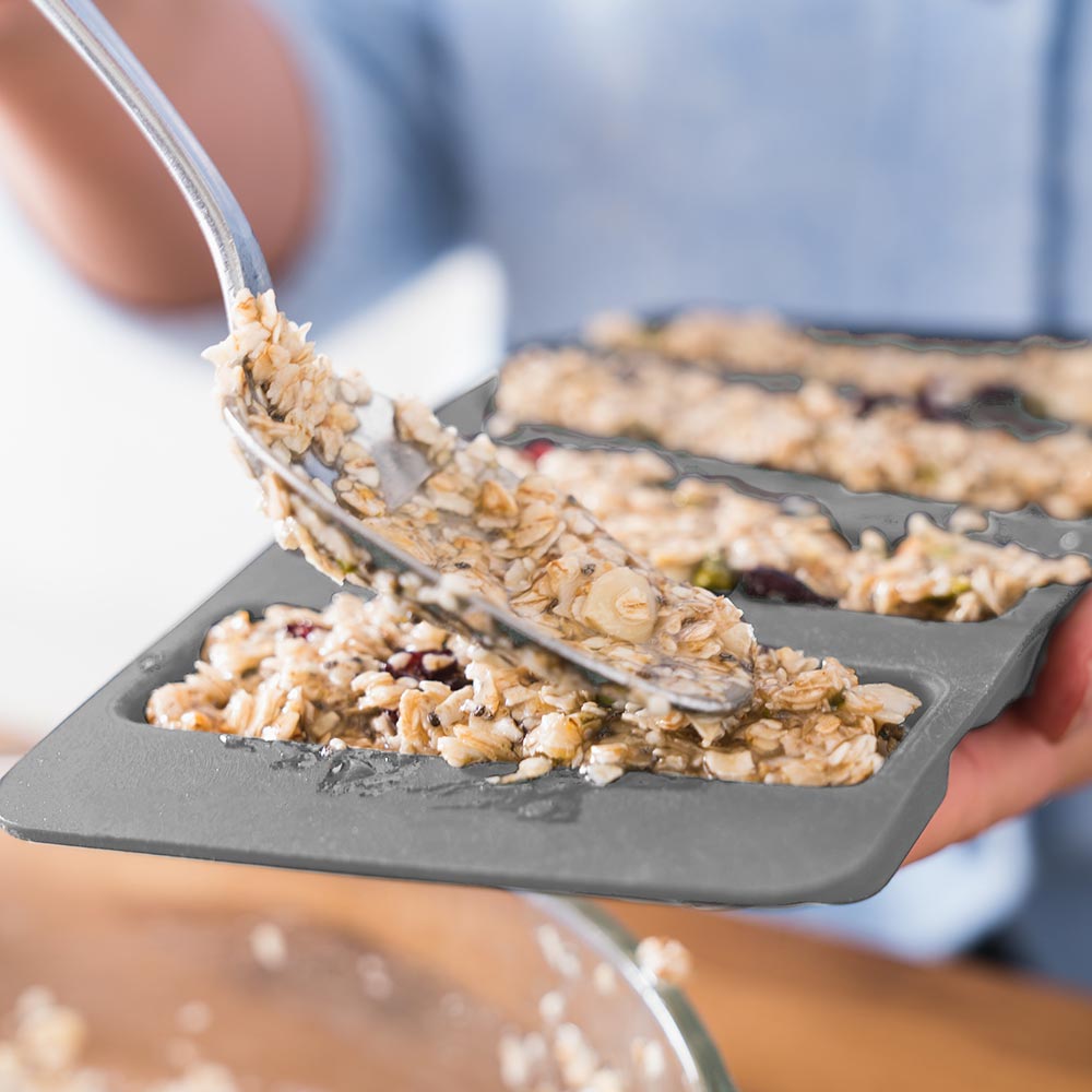 1 muesli bar mould for 15 homemade bars