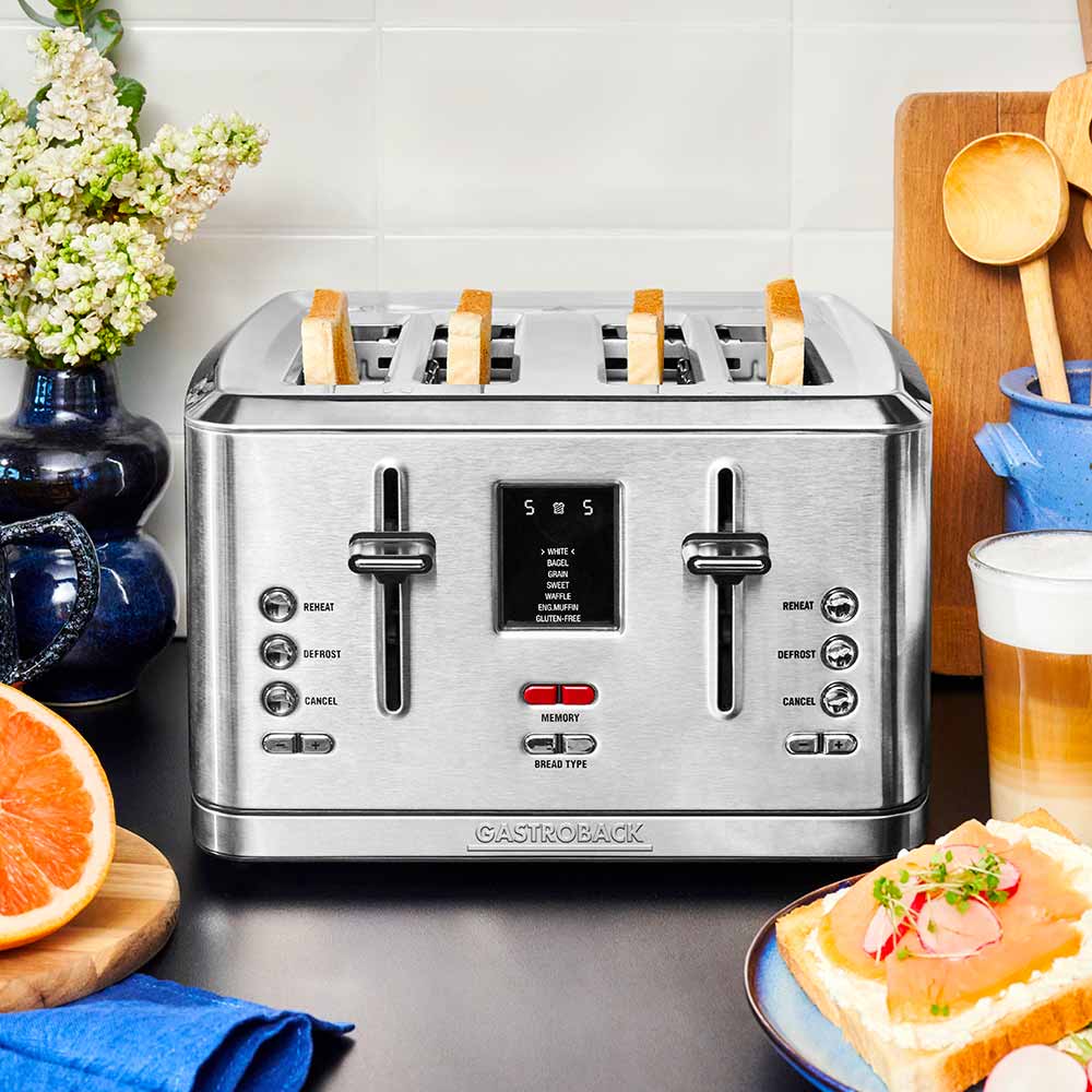 7 toast programmes with preset toasting times for wholemeal bread, white bread, bagels, sweet bread, toast waffles, English muffins or gluten-free bread